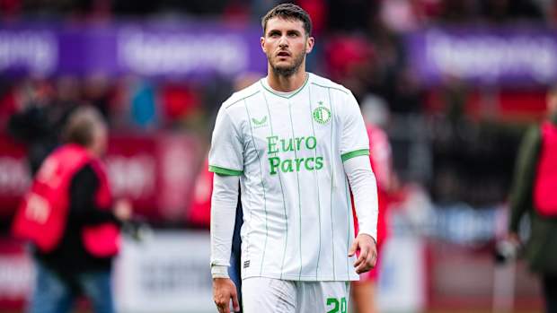 Santiago Giménez acumula 13 goles en la temporada y es sublíder de goleo en la Eredivisie